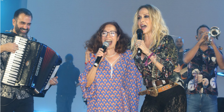 Οι αδερφές Βίσση αποθεώθηκαν σε συναυλία τραγουδώντας κυπριακά τραγούδια! (Βίντεο)