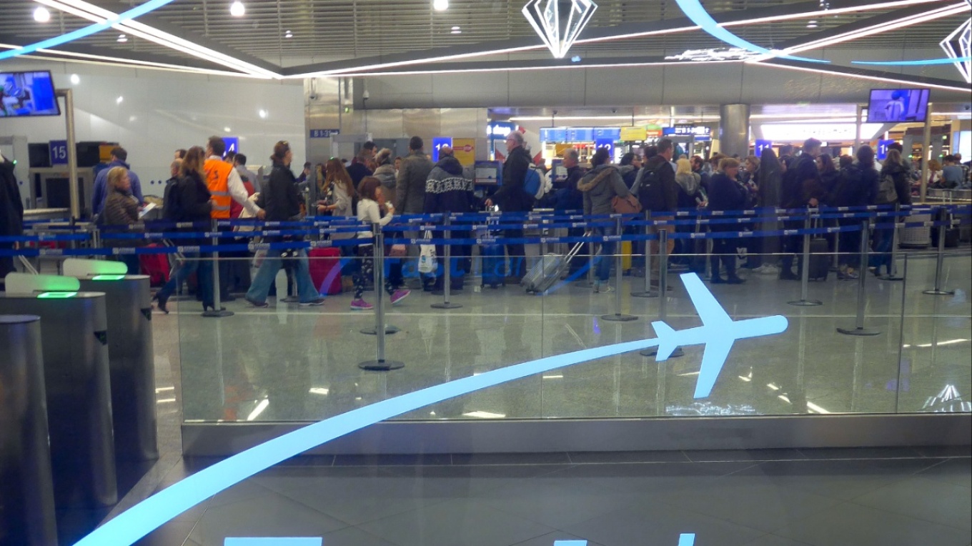 Χαμός στο αεροδρόμιο της Αθήνας: Καθυστερήσεις και προβλήματα λόγω της κακοκαιρίας - Συμβουλές στους ταξιδιώτες