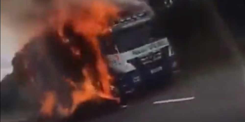 Βαριόταν να κάνει δυο διαδρομές – Έκαψε το φορτηγό του – VIDEO