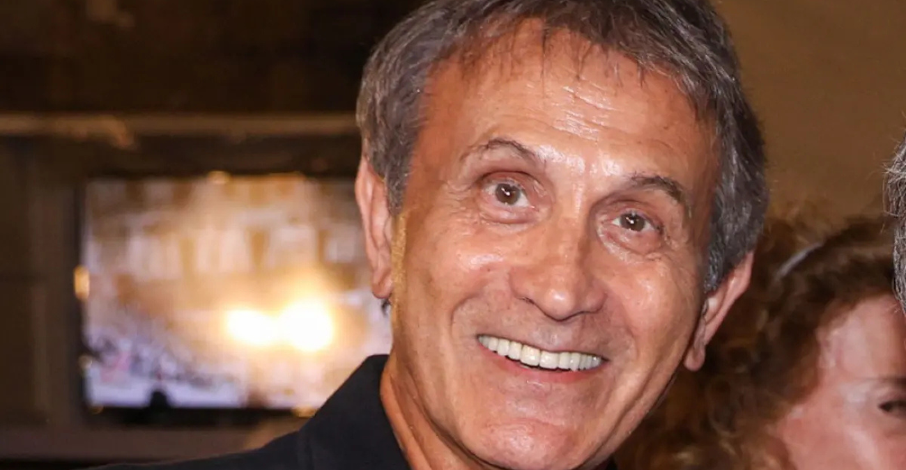 Σημαντική διάκριση για τον Γιώργο Νταλάρα: Βραβεύτηκε ως «διακεκριμένος» πολίτης του Μπουένος Άιρες