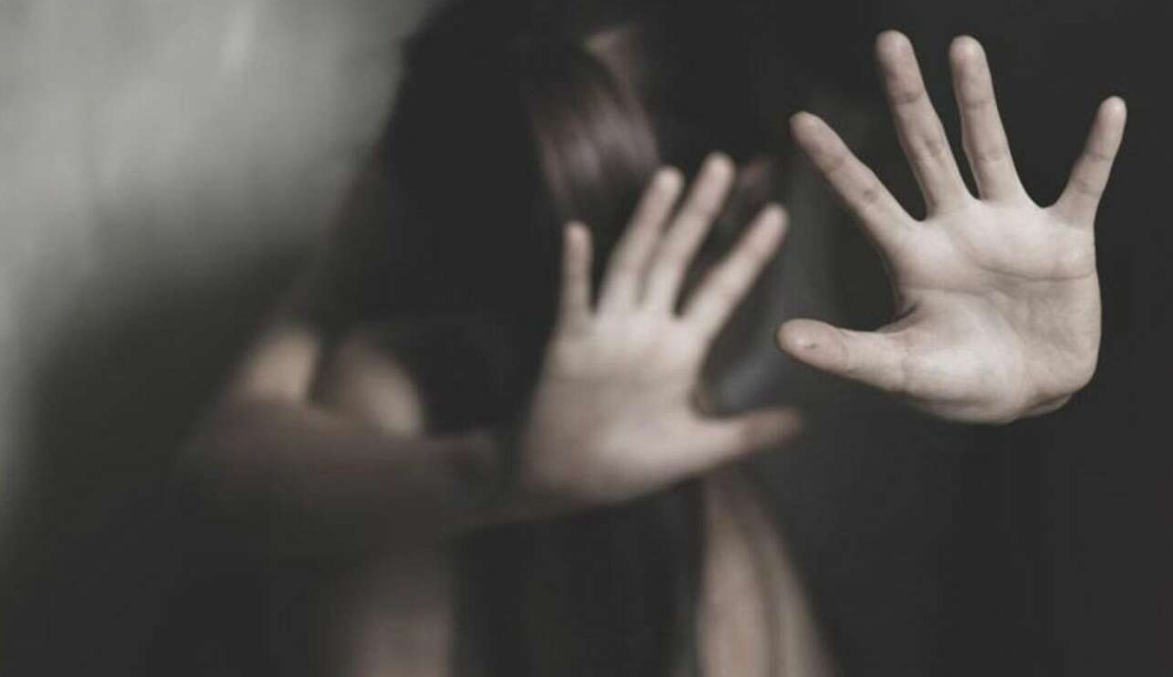 Πέρασαν χειροπέδες σε δικηγόρο στη Λεμεσό - Τον κατήγγειλε 19χρονη για σεξουαλική παρενόχληση 