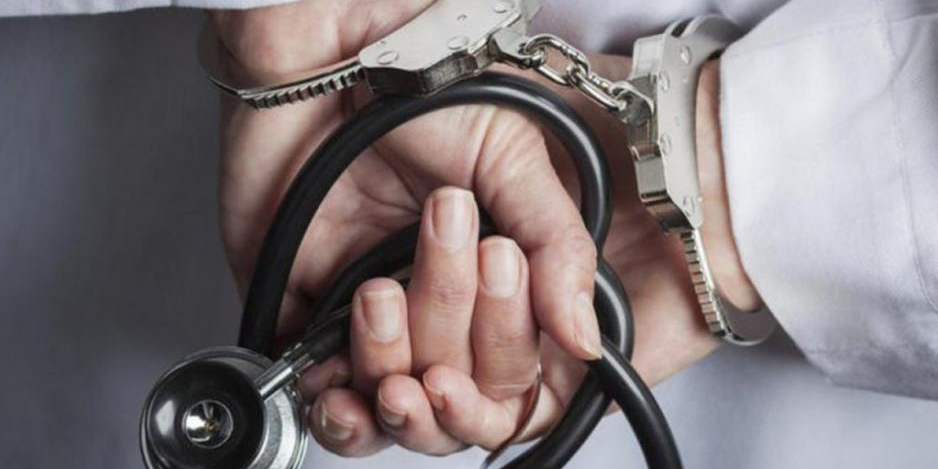 Στα χέρια της Αστυνομίας 19χρονη που παρίστανε τη… γιατρό - Τέταρτη σύλληψη για τη γνωστή απάτη 