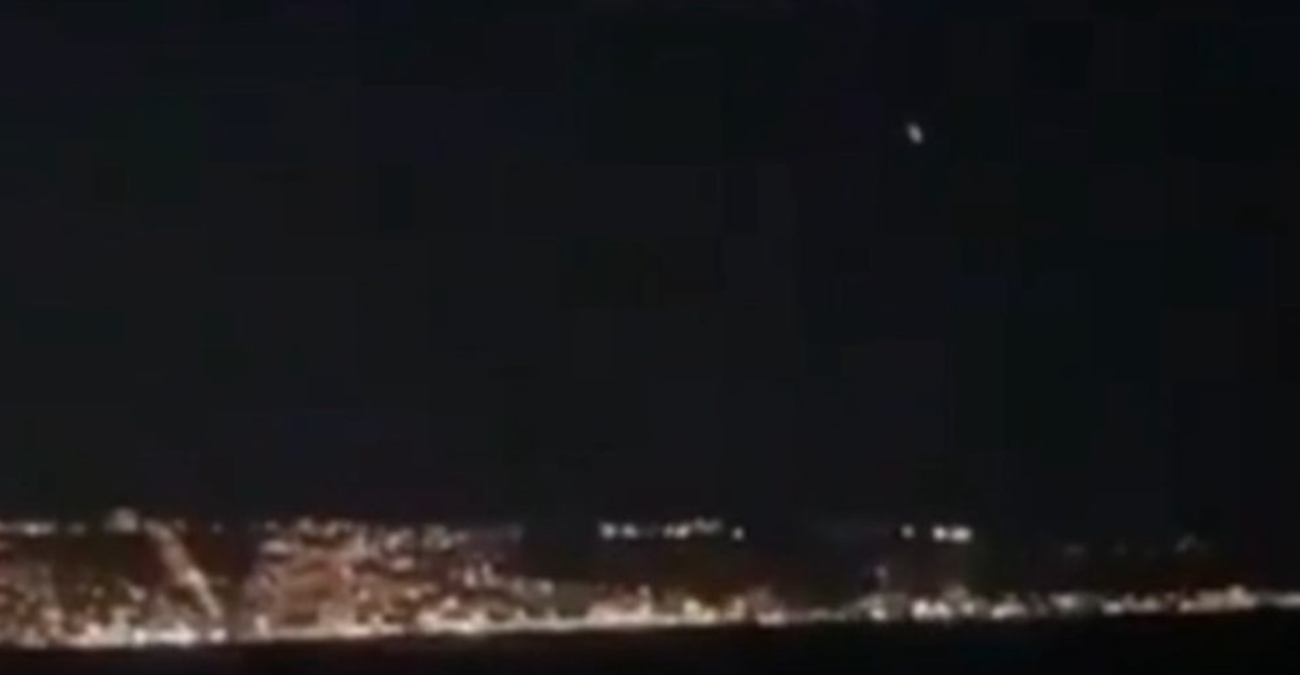 Βίντεο ντοκουμέντο από το άγνωστό αντικείμενο που έπεσε στο Ακρωτήρι: Σενάρια για ιρανικό drone και έκρηξη – Το μήνυμα που έλαβαν οι κάτοικοι