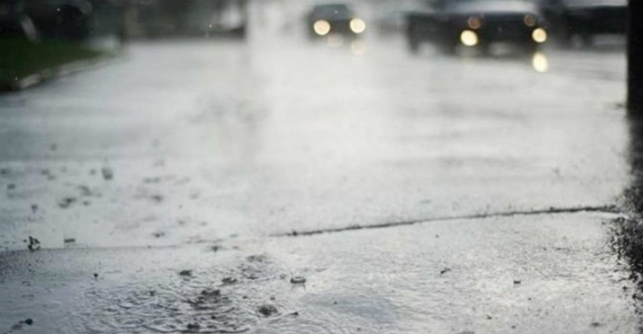 Οδηγοί προσοχή: Επικίνδυνοι δρόμοι λόγω έντονης βροχόπτωσης - Πυκνή τροχαία κίνηση