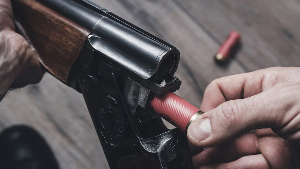 Άνδρας στα Φάρσαλα κατήγγειλε ότι ο αδερφός του τον πυροβόλησε με κυνηγετικό όπλο από κοντά, χωρίς να τον τραυματίσει