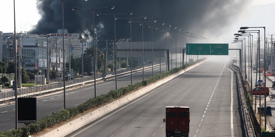 ΕΛΛΑΔΑ: Πυκνοί καπνοί 'πνίγουν' την Αθήνα λόγω πυρκαγιάς - ΦΩΤΟΓΡΑΦΙΕΣ - VIDEO