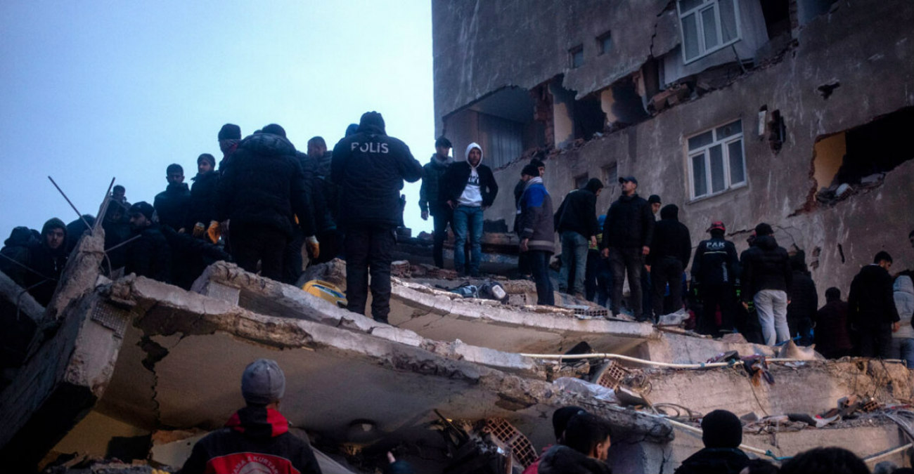 Τουλάχιστον 300 νεκροί σε Τουρκία και Συρία από τον σεισμό 7,7 Ρίχτερ - Είχε διάρκεια 1 λεπτό - Δείτε βίντεο
