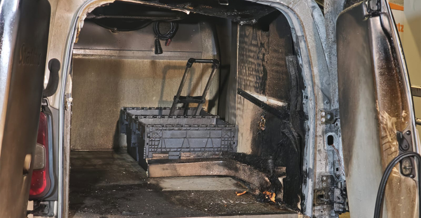 Μπαράζ εμπρηστικών επιθέσεων μέσα σε μισή ώρα σε διάφορες περιοχές της Αθήνας: Έκαψαν 2 ΑΤΜ και ένα όχημα