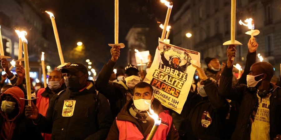 ΓΑΛΛΙΑ: Συνεχίζεται το κύμα διαδηλώσεων από μετανάστες - Μπήκαν στην πρώτη γραμμή κατά του COVID και ζητούν νομιμοποίηση 