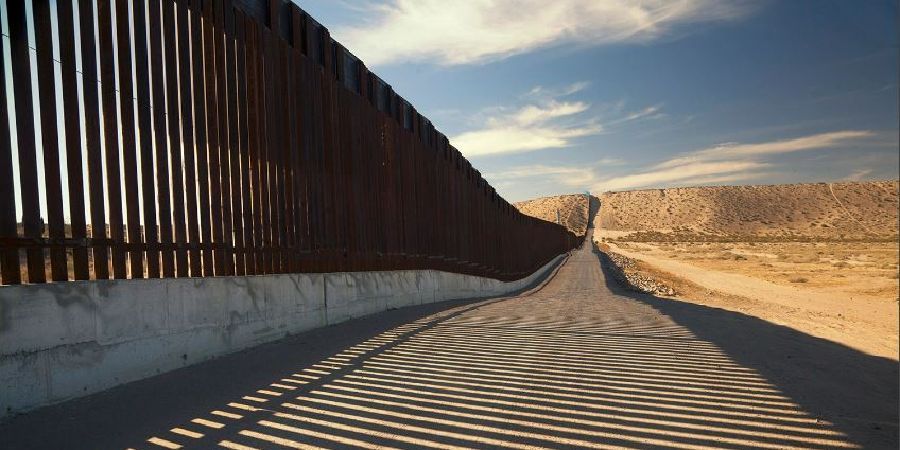 Ο Μπάιντεν επεκτείνει το τείχος με Μεξικό - Zητά απολογία ο Τράμπ