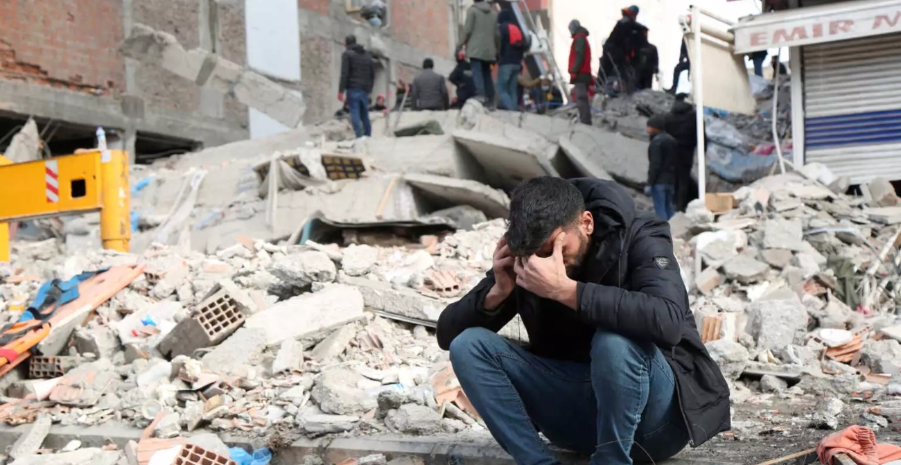 Ερντογάν από το σημείο της τραγωδίας:  Θα ξαναχτίσουμε 6.500 κτίρια σε ένα χρόνο