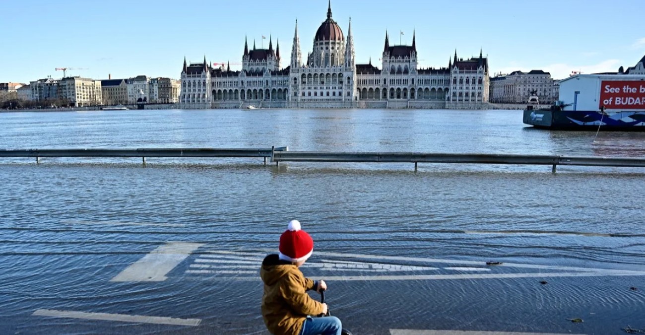 Βουδαπέστη: Εκπληκτικές εικόνες - Υπερχείλισε ο Δούναβης - Δείτε φωτογραφίες
