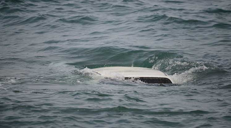 ΚΑΤΕΧΟΜΕΝΑ: Σκόρπισε τον πανικό όχημα που βρέθηκε στην θάλασσα – Ξέχασε να τους ενημερώσει η «αστυνομία» - ΦΩΤΟΓΡΑΦΙΕΣ