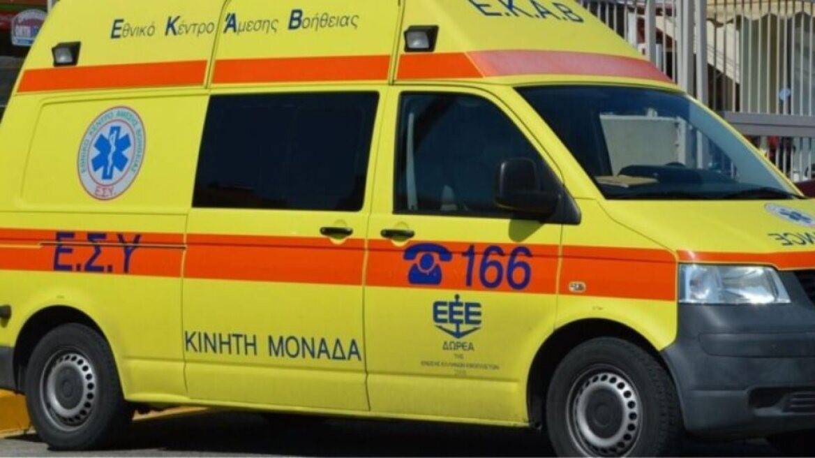 Ρομά οδηγός σε... αμόκ τράκαρε με ασθενοφόρο και ξυλοκόπησε αυτόπτη μάρτυρα στην Πάτρα