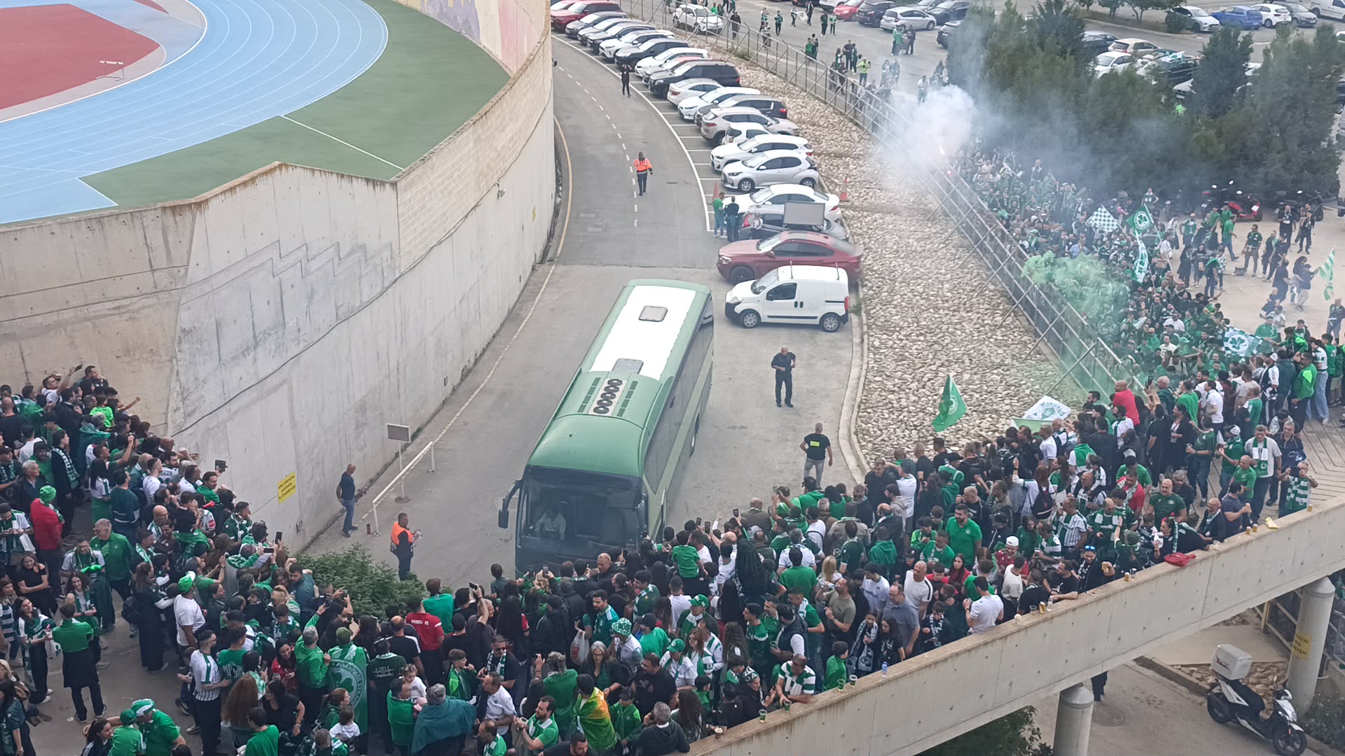 Video: Φοβερή υποδοχή από τους Ομονοιάτες με την άφιξη της αποστολής στο ΓΣΠ