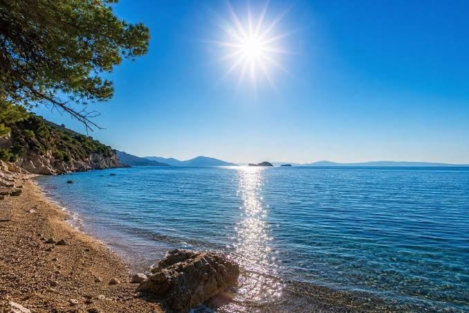Ανεβαίνει ξανά ο υδράργυρος - Θερμή Κυριακή με 38 βαθμούς, τι δείχνει η πρόγνωση για τη νέα εβδομάδα