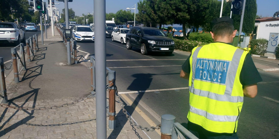 ΛΕΜΕΣΟΣ: Τα έχασαν οι αστυνομικοί με τον οδηγό του αυτοκινήτου