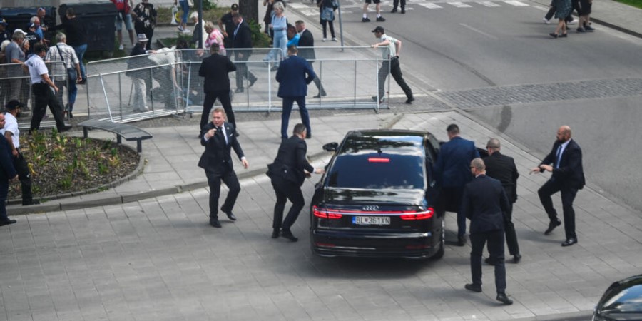 Απόπειρα δολοφονίας στη Σλοβακία: Κρίσιμες οι επόμενες ώρες για τον πρωθυπουργό - «Πυροβολήθηκε αρκετές φορές» - Δείτε βίντεο