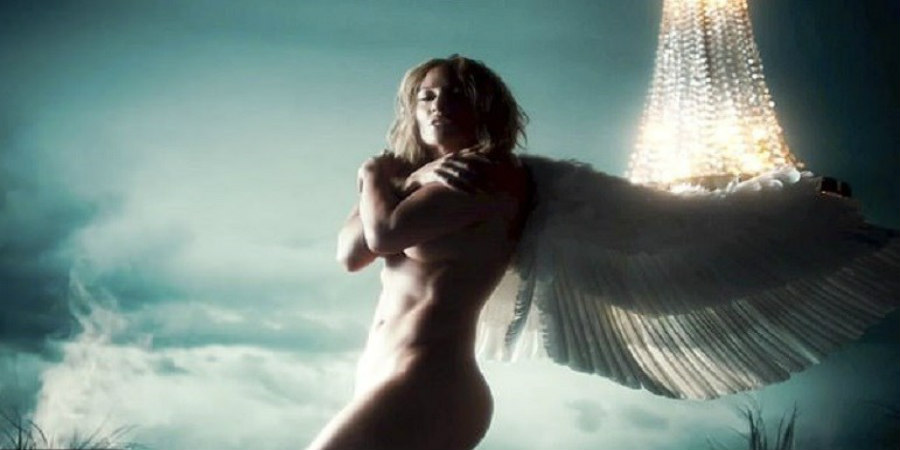Ολόγυμνη στο νέο βιντεοκλίπ της η Τζλενιφερ Λοπεζ - «Κολάζει» με φτερά...αγγέλου - ΒΙΝΤΕΟ