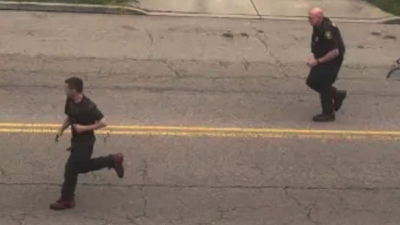 H καταδίωξη των 10 εκατ. views: Αστυνομικός δεν καταφέρνει να πιάσει ποδηλάτη - Viral βίντεο