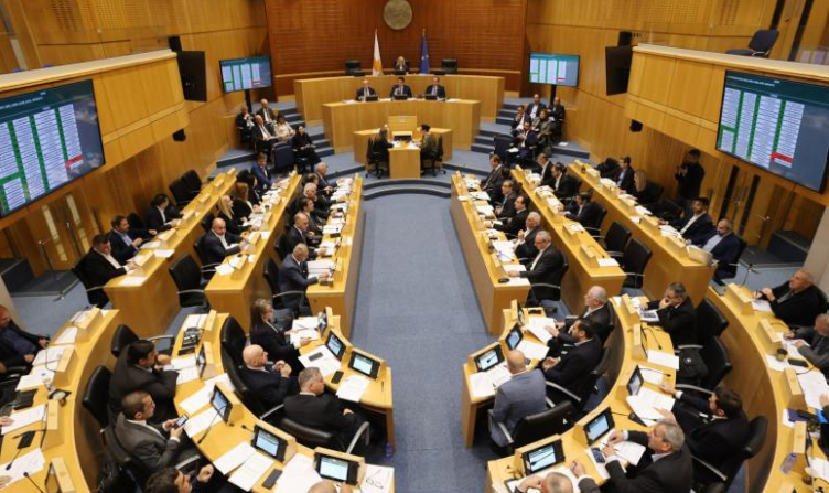 Εγκρίθηκαν νέοι κανονισμοί για προστασία των εργαζομένων από επικίνδυνες ουσίες - Πότε θα τεθούν σε ισχύ