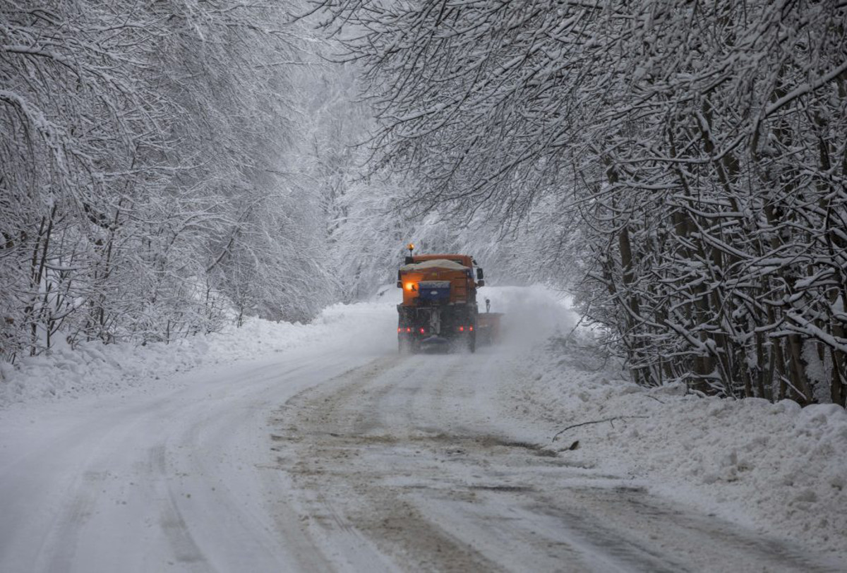 ΟΔΗΓΟΙ - ΠΡΟΣΟΧΗ: Χιονόπτωση και παγετός στο Τρόοδος - Δρόμοι ανοιχτοί για οχήματα με αλυσίδες 