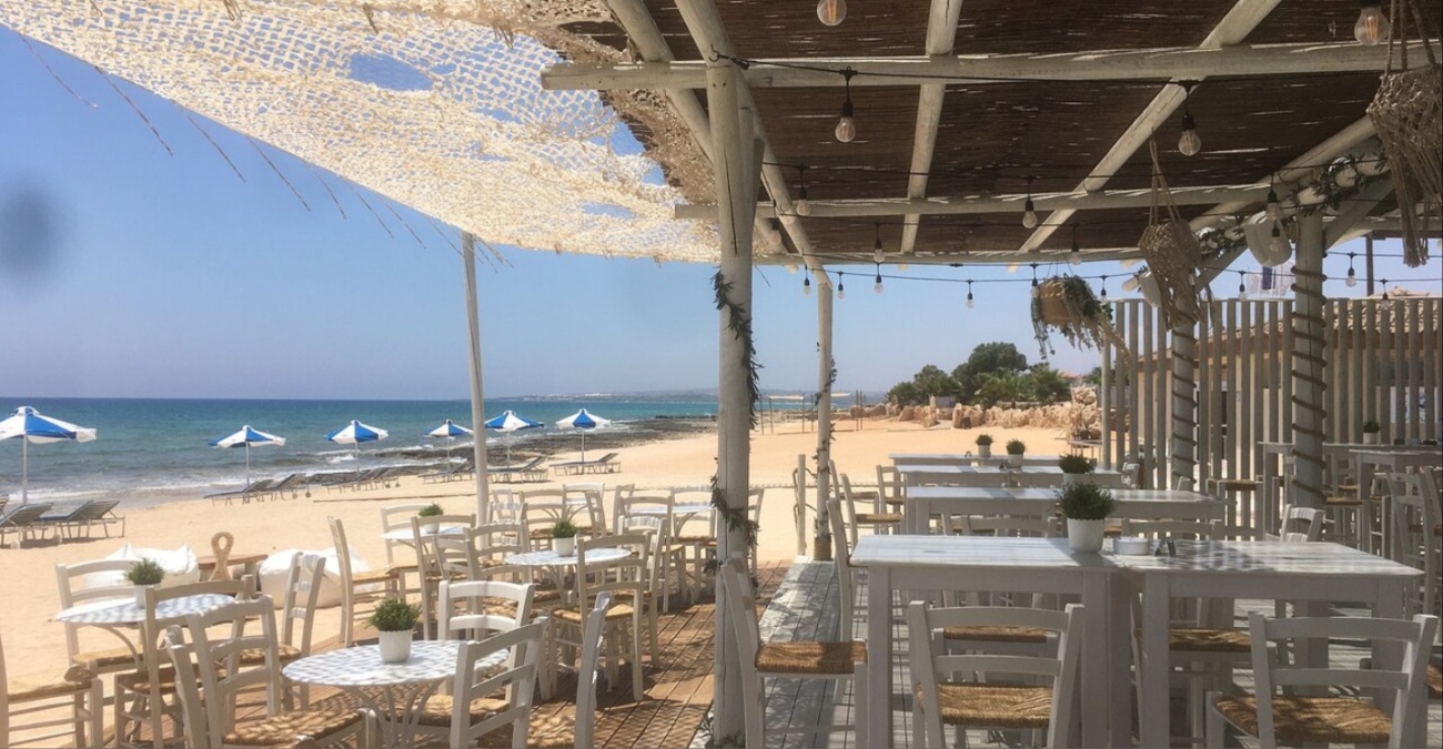Ετοιμαστείτε! Κάνει comeback αγαπημένο beach bar σε μία από τις παραλίες της επαρχίας Αμμοχώστου – Πότε ανοίγει τις πόρτες του