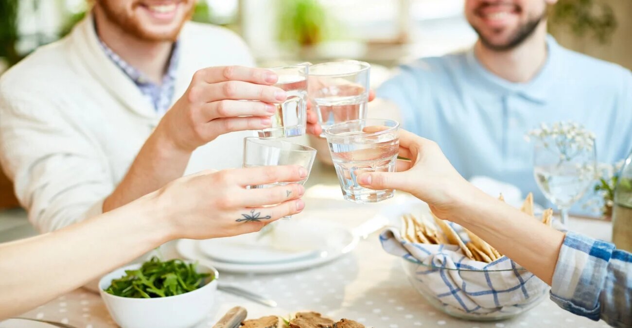 Απώλεια βάρους: Βοηθάει τελικά το να πίνετε νερό πριν το γεύμα;