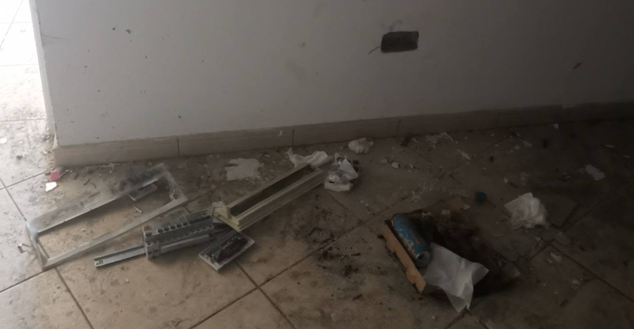 Απίστευτο: Προκάλεσαν ζημιές εκατοντάδων ευρώ σε κοινοτικό Αμφιθέατρο  για να κλέψουν… σύρματα - Δείτε εικόνες