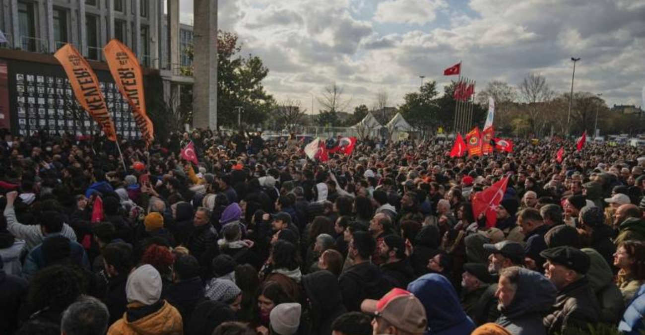 Συνεχίζονται οι διαδηλώσεις στην Τουρκία: Ο Ιμάμογλου βρίσκεται με το ένα πόδι στη φυλακή και ο Ερντογάν έχει πάρει το μεγάλο ρίσκο