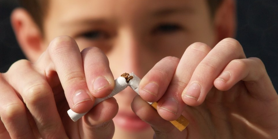 Κορωνοϊός: Κινδυνεύουν περισσότερο οι καπνιστές ή όχι;
