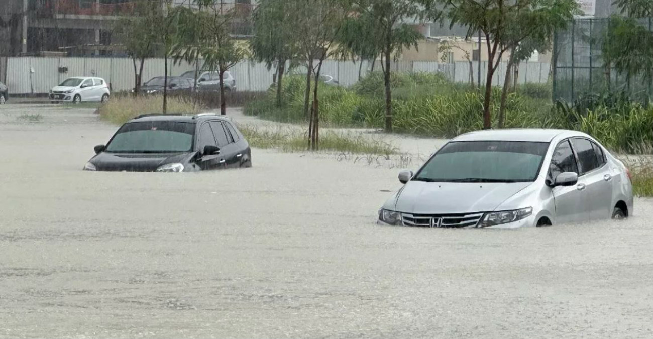 Μόνο αυτά τα αυτοκίνητα άντεξαν τις πλημμύρες στο Ντουμπάι - Γιατί δεν παθαίνουν τίποτα; - Φωτογραφίες και βίντεο