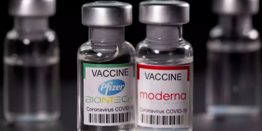 Μπον: Γι αυτό Pfizer και Moderna ακριβαίνουν τα εμβόλια