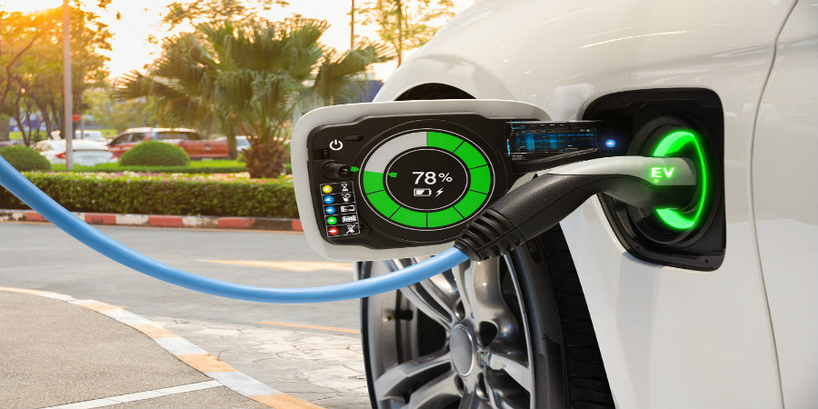 Bloomberg: Φθηνότερα τα ηλεκτρικά αυτοκίνητα από τα συμβατικά από το 2026