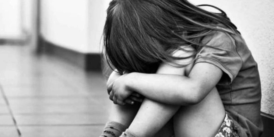 Σπίτι-κολαστήριο στη Νέα Σμύρνη: Πατέρας βασάνιζε τη 10χρονη κόρη του - Φωτογραφία με τα σημάδια κακοποίησης