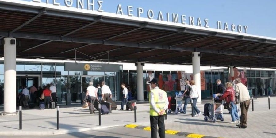 Συνελήφθη 18χρονος στο αεροδρόμιο Πάφου για παράνομη κατοχή και μεταφορά εκρηκτικών υλών