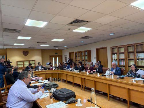 Κεκλεισμένων των θυρών η κατ’ άρθρον συζήτηση στην Επ. Παιδείας για αξιολόγηση εκπαιδευτικών