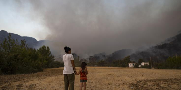 Κρίσιμη η κατάσταση των πυρκαγιών στην Τουρκία, κρίση στο ΑΚΡ