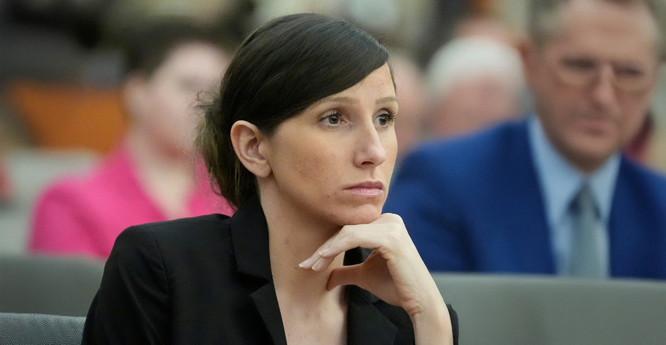 «Θλιμμένη» χήρα δηλητηρίασε τον άνδρα της για να... κληρονομήσει 4 εκατ. και το έσκασε με εραστή - Την «έκαψε» παιδικό βιβλίο