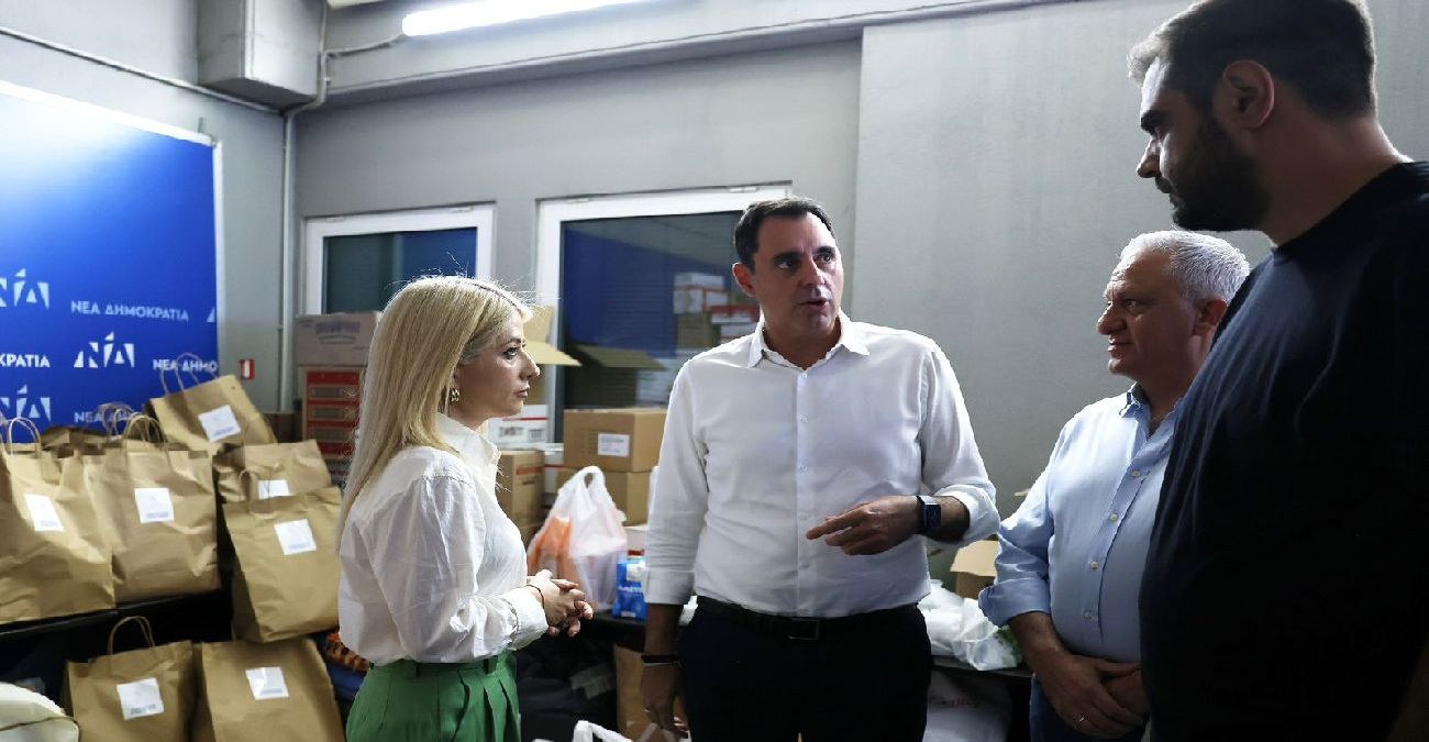 Στην Αθήνα η Πρόεδρος του ΔΗΣΥ - Παρέδωσε είδη πρώτης ανάγκης για τους πληγέντες από την κακοκαιρία