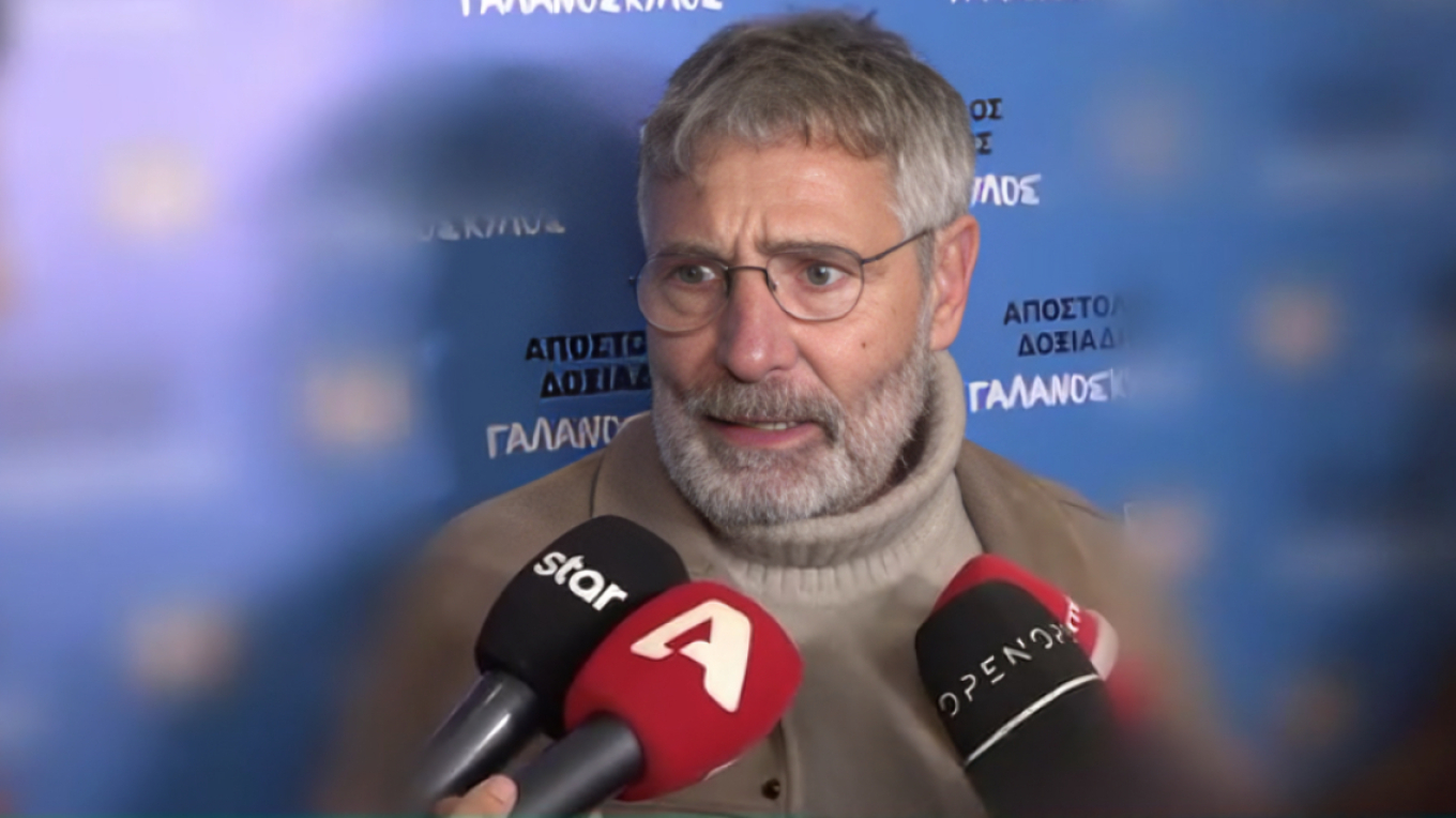 Ο Θοδωρής Αθερίδης αποχώρησε ενοχλημένος όταν δημοσιογράφος τον ρώτησε για την προσωπική του ζωή