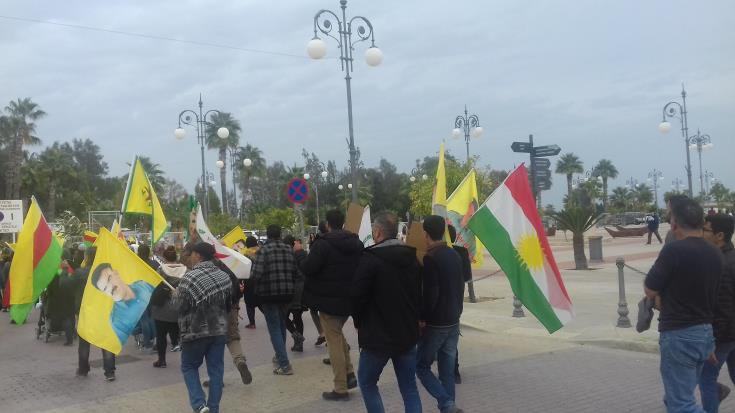 Ειρηνική πορεία Κούρδων στη Λάρνακα - «Φασίστας και δικτάτορας» ο Ερντογάν