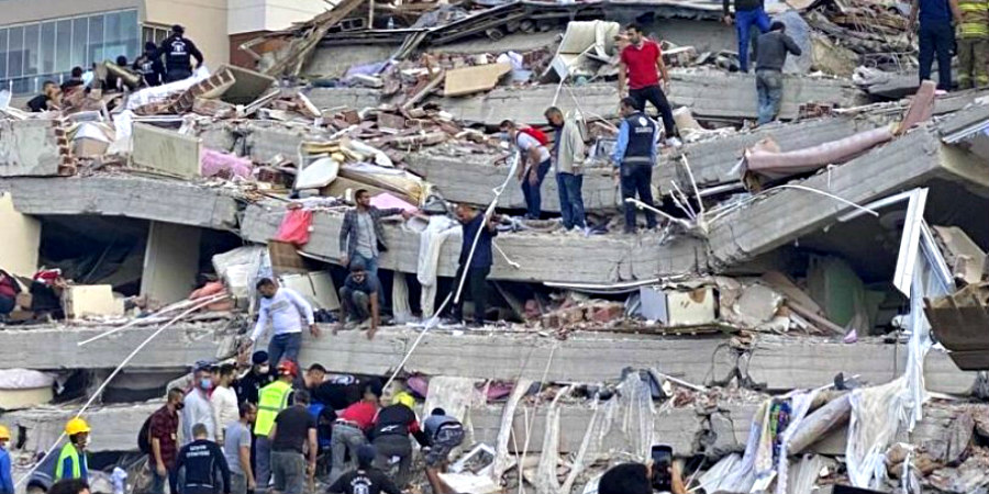 Στους 62 οι νεκροί στη Σμύρνη από τον σεισμό