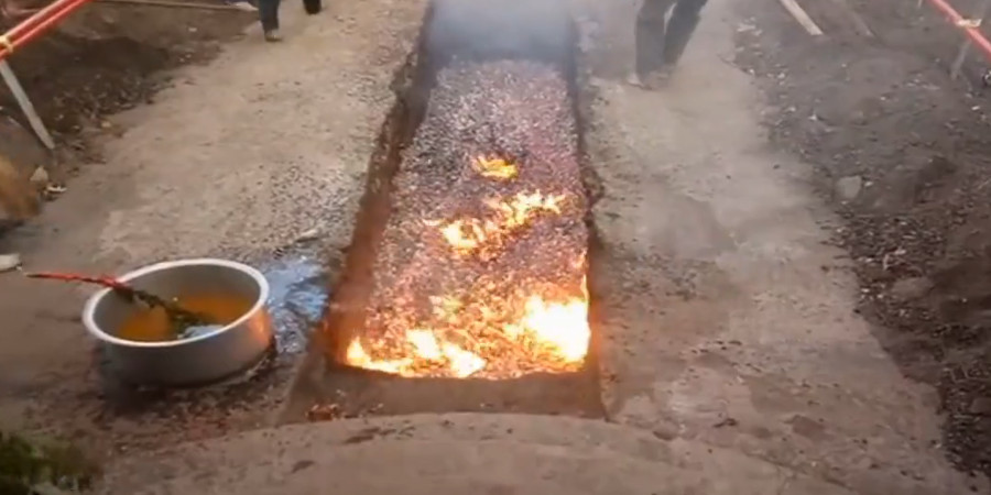 Έπεσε πάνω σε αναμμένα κάρβουνα κυριολεκτικά- Προσέτρεξαν άμεσα να την γλυτώσουν- VIDEO