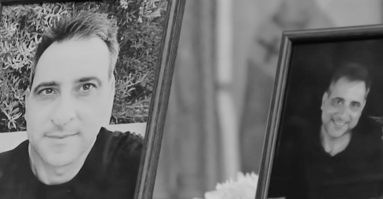 Ράγισαν καρδιές στο τελευταίο αντίο του Μιχάλη Ιγνατίου: Η στιγμή που λύγισαν όλοι στην κηδεία - Βίντεο