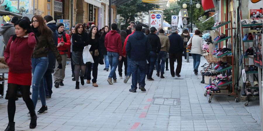 ΕΡΕΥΝΑ: Ικανοποιημένοι από τη ζωή τους οι Κύπριοι - Δεν εμπιστεύονται τα κόμματα