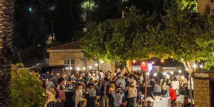 Από take-away και delivery μόνο σε... μία μοναδική dine-in εμπειρία - Ασιατικές γεύσεις σε μία γραφική αυλή - Δείτε φωτογραφίες