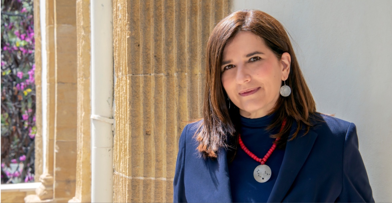 Υφ. Πολιτισμού: Άμεση απόσυρση βιβλίου που παρουσιάστηκε στην έκθεση Μπιενάλε – Ζήτησε έκθεση γεγονότων η Κασσιανίδου