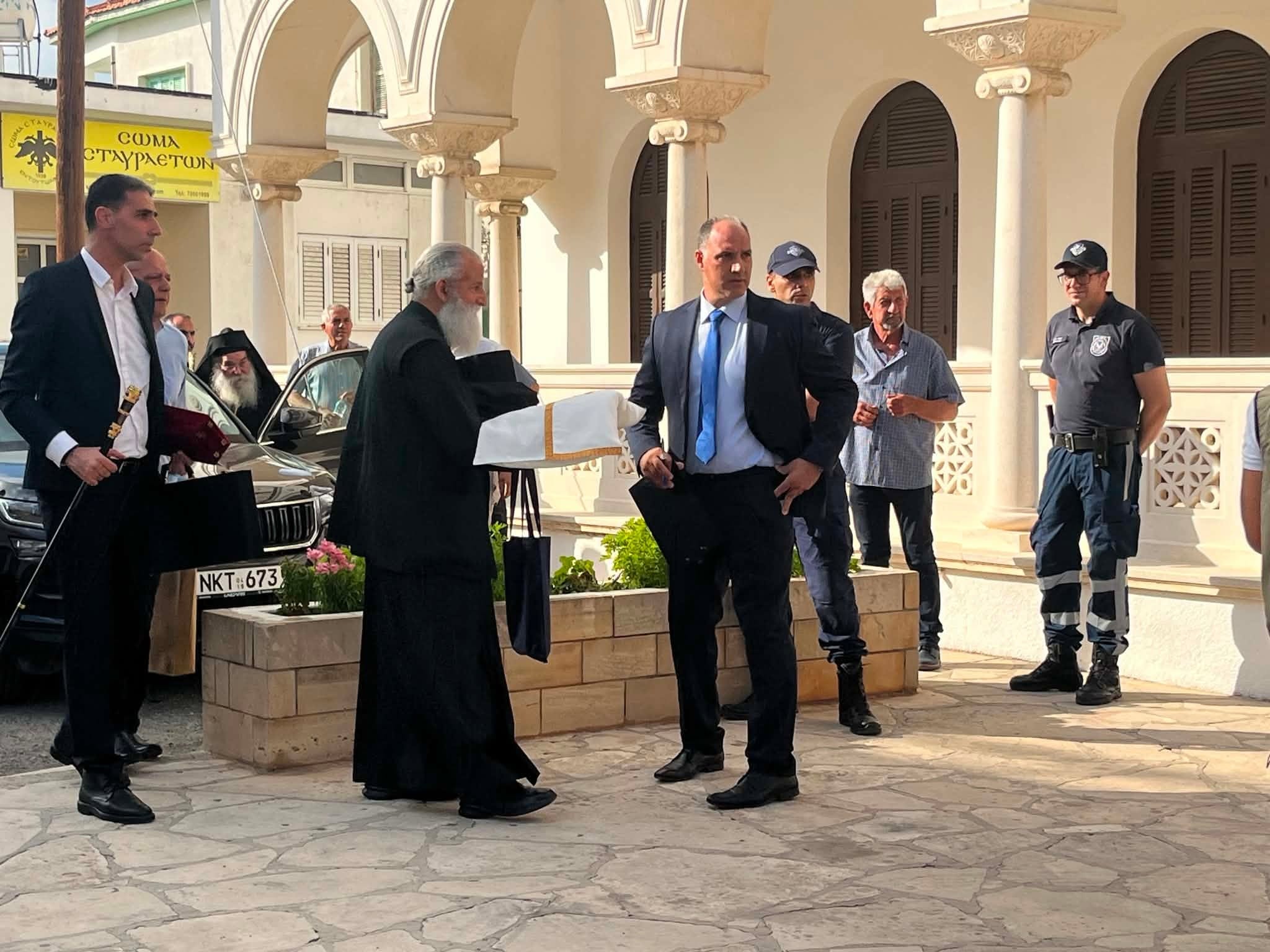 Ενθρονίστηκε ο Πάφου Γρηγόριος: Η απάντηση στις διαμαρτυρίες και το «ζήτημα φωτός» του Σεφέρη
