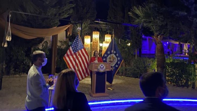 Πρέσβειρα ΗΠΑ: 'Θα συνεχίσουμε τη στήριξη για λύση ΔΔΟ'